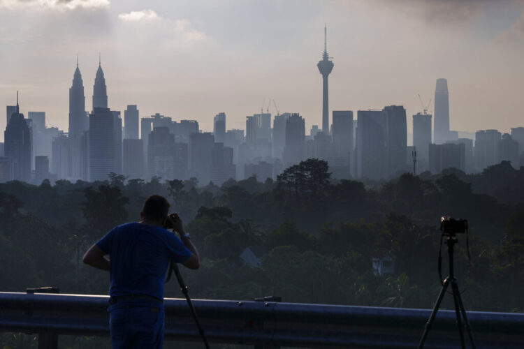 Tue. 9:17 a.m.: IMF foresees a slight drop in global growth from pandemic